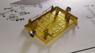 Assemblaggio pianale e ganci