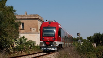 Il treno ATR 220 027 ancora quando era in vecchia livrea e gestione FSE