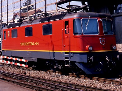 Loc FFS - Loc private - SOB - Sudostbahn Re 4-4 III  44 - ex SBB 11353.jpg