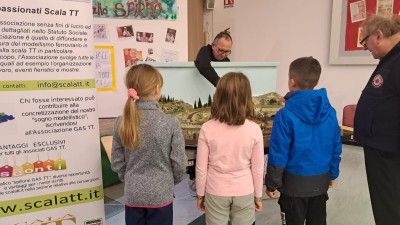 Piccoli modellisti crescono... speriamo con la passione per la Scala TT
