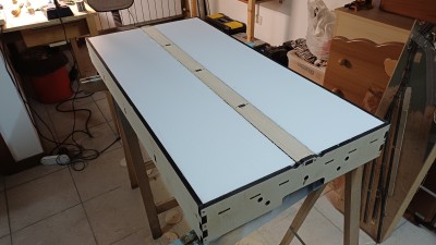 Inserimento del polistirolo denso per il piano