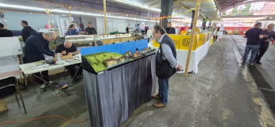 Il diorama in scala TT 1:120 "Sanpapino" Piergiorgio controlla il funzionamento