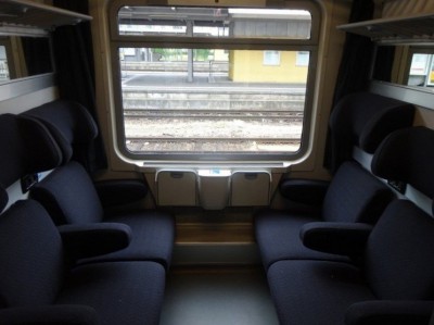 Interni di un compartimento di seconda classe