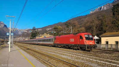 Un treno DB-OBB Eurocity lungo la linea del Brennero