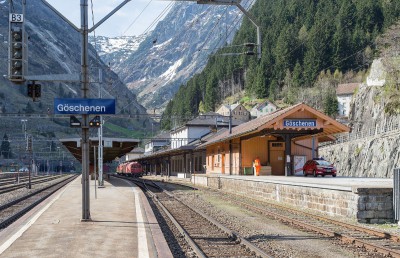 Bahnhof_Göschenen_20140426.jpg