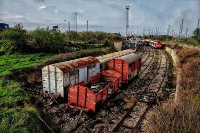 Sullo sfondo due complessi GTW ATR 200 e un Ad 120