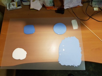 Colato miscela su foglio di plastica