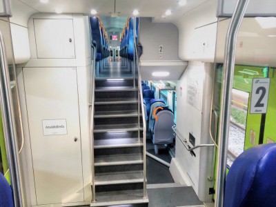 Interni vettura &quot;Vivalto&quot; di seconda serie in composizione al treno Regionale Veloce Torino Porta Nuova - Alessandria delle 9:30.